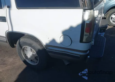 1999 Chevrolet Tahoe Ls из США, поврежденный, VIN 1GNEC13R1XJ556536